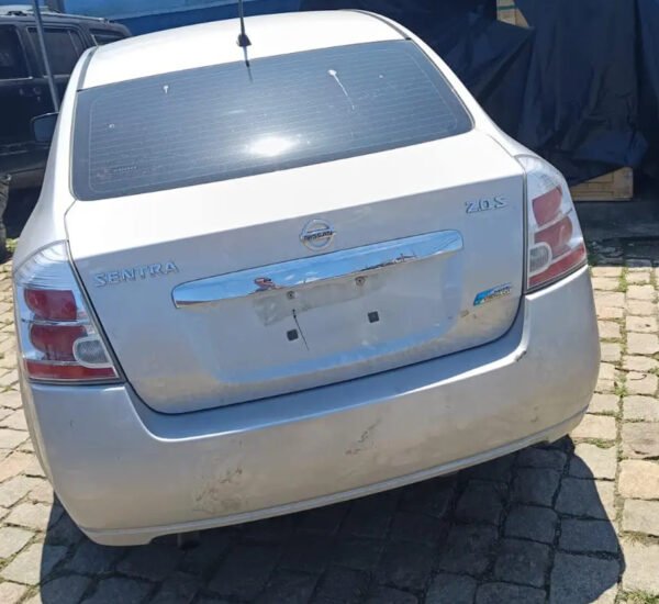 Par de lanternas traseira do Nissan Sentra 2012